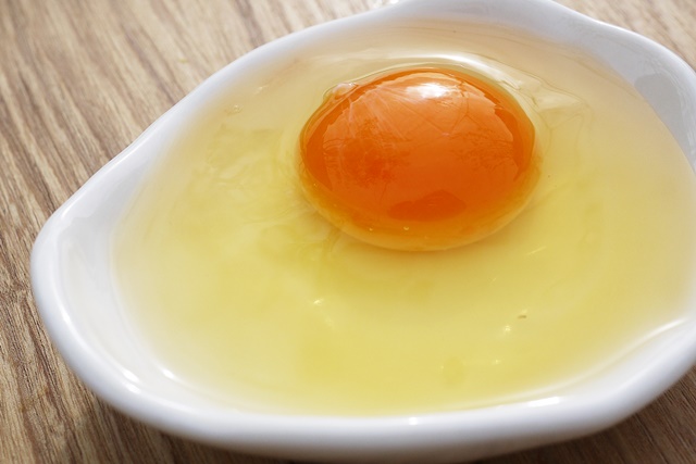 黄身の色が濃い玉子